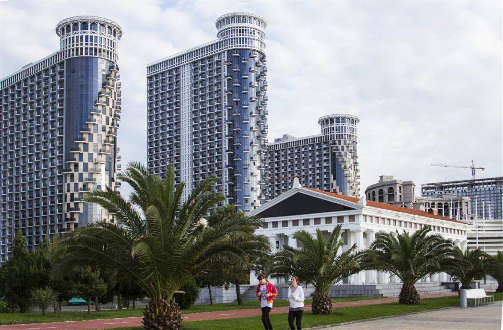 Apartamenty-na-beregu-morya-v-Batumi-Orbi-Sea-Towers-09